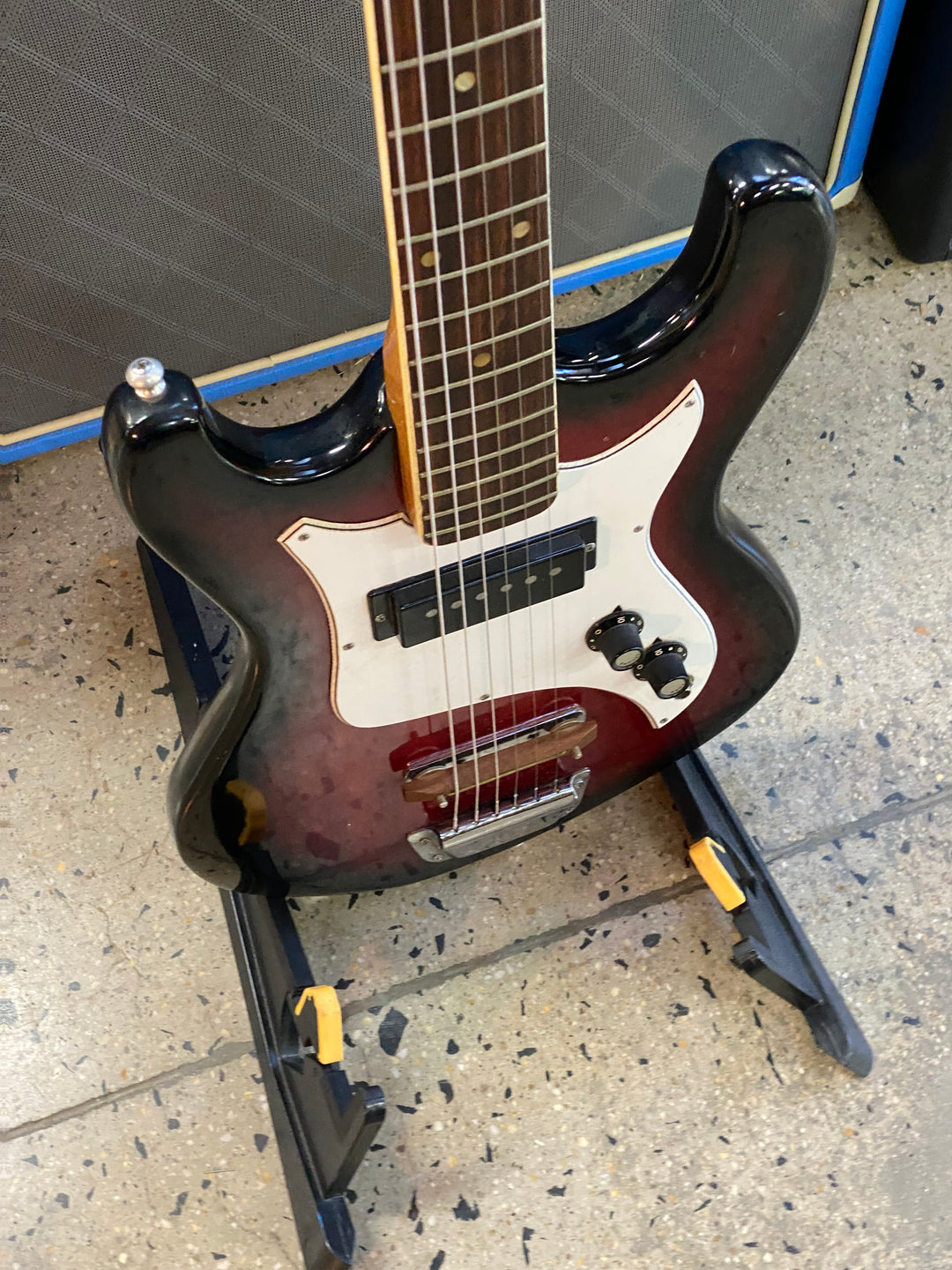 Silvertone/Teisco by Sears 1971 Model 1406 w/case ***pre loved***