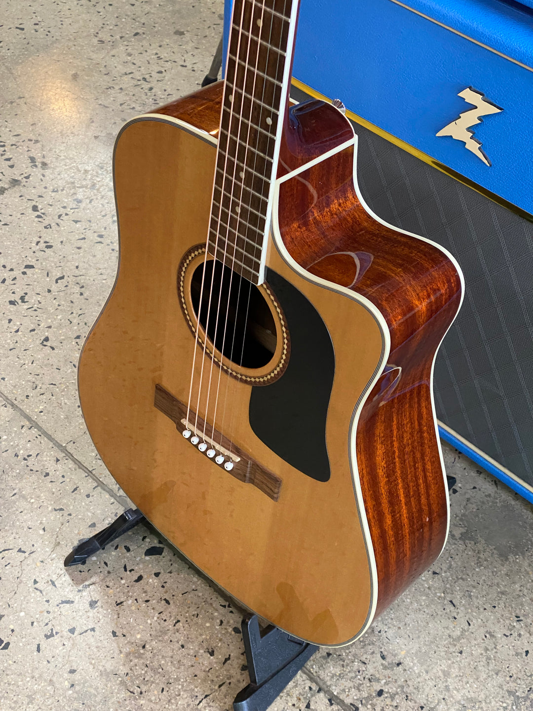 Washburn D10SCE Dreadnought cutaway acoustic electric Nat ***Pre Loved***
