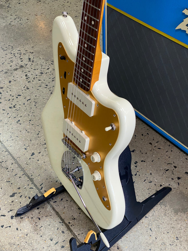 Fender J Mascis Jazzmaster Gold Anodized Pickguard Vintage White