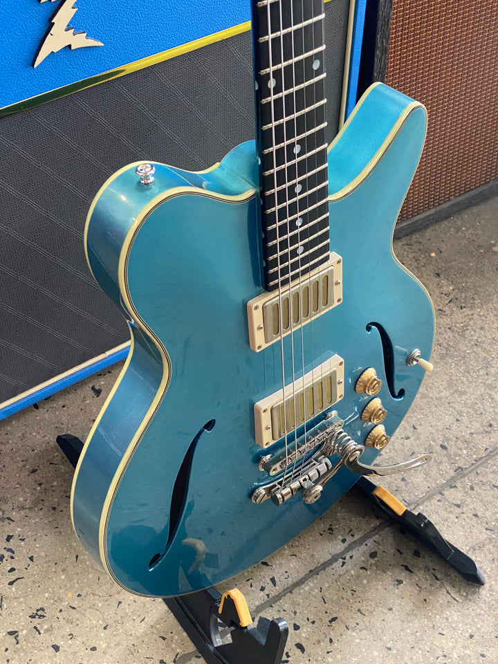 Eastman ROMEO-LA Thinline Archtop Electric Guitar P-90's Celestine Blue W/case ***Pre Loved***
