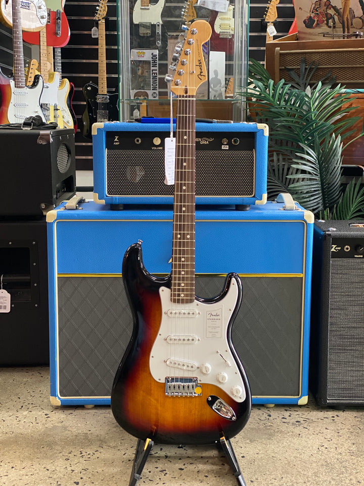 Fender Standard Stratocaster | 3-Colour Sunburst