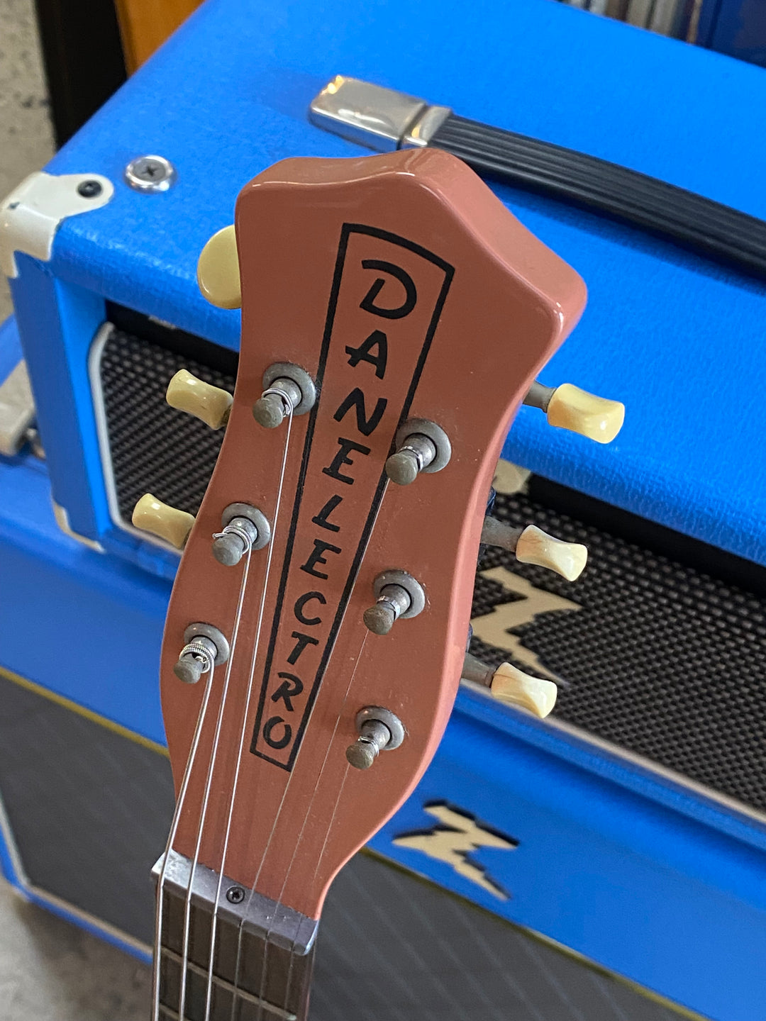 Danelectro DC59 Electric Guitar wbag Salmon ***Pre Loved***