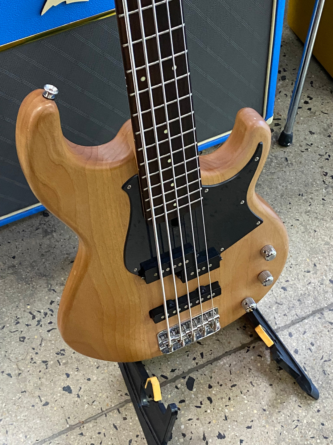 Yamaha BB235 Bass Guitar w/bag | Natural ***pre loved***