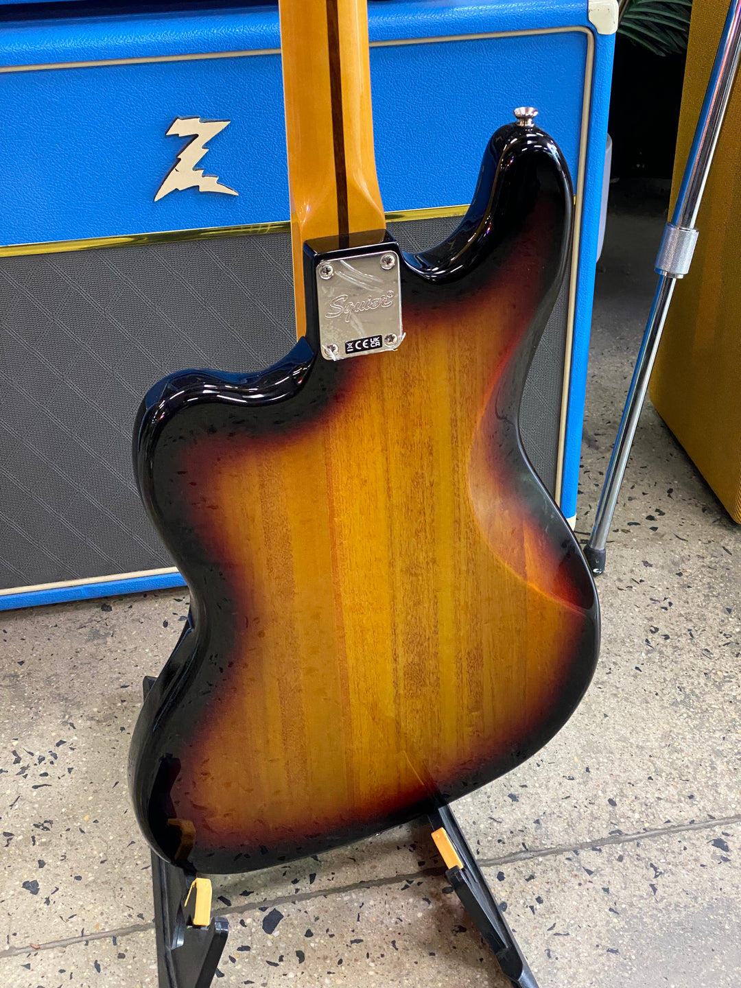 Squier 2023 Classic Vibe Bass VI w/gator Bag | Sunburst ***pre loved***