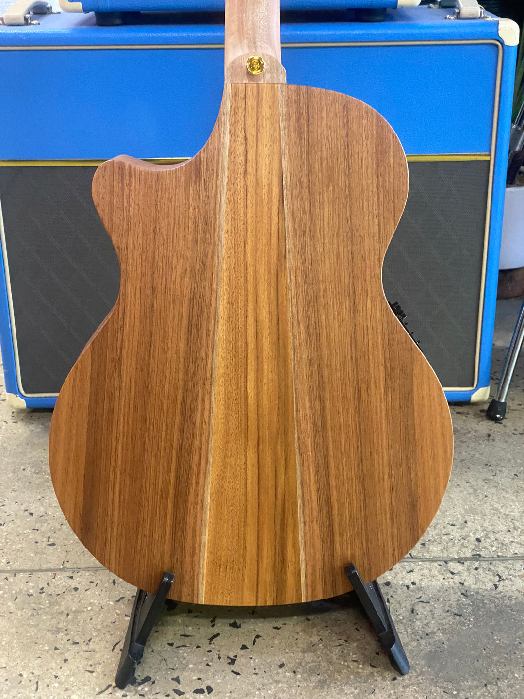 Cole Clark AN2EC-RDBL Redwood Top, Blackwood back and sides