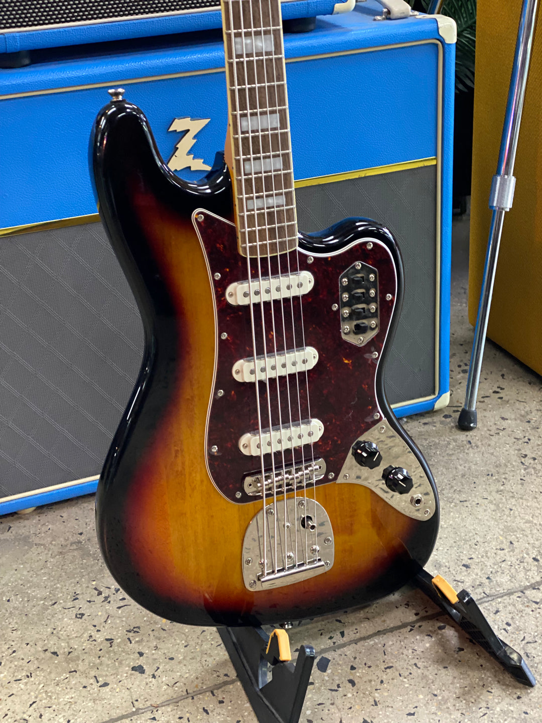 Squier 2023 Classic Vibe Bass VI w/gator Bag | Sunburst ***pre loved***
