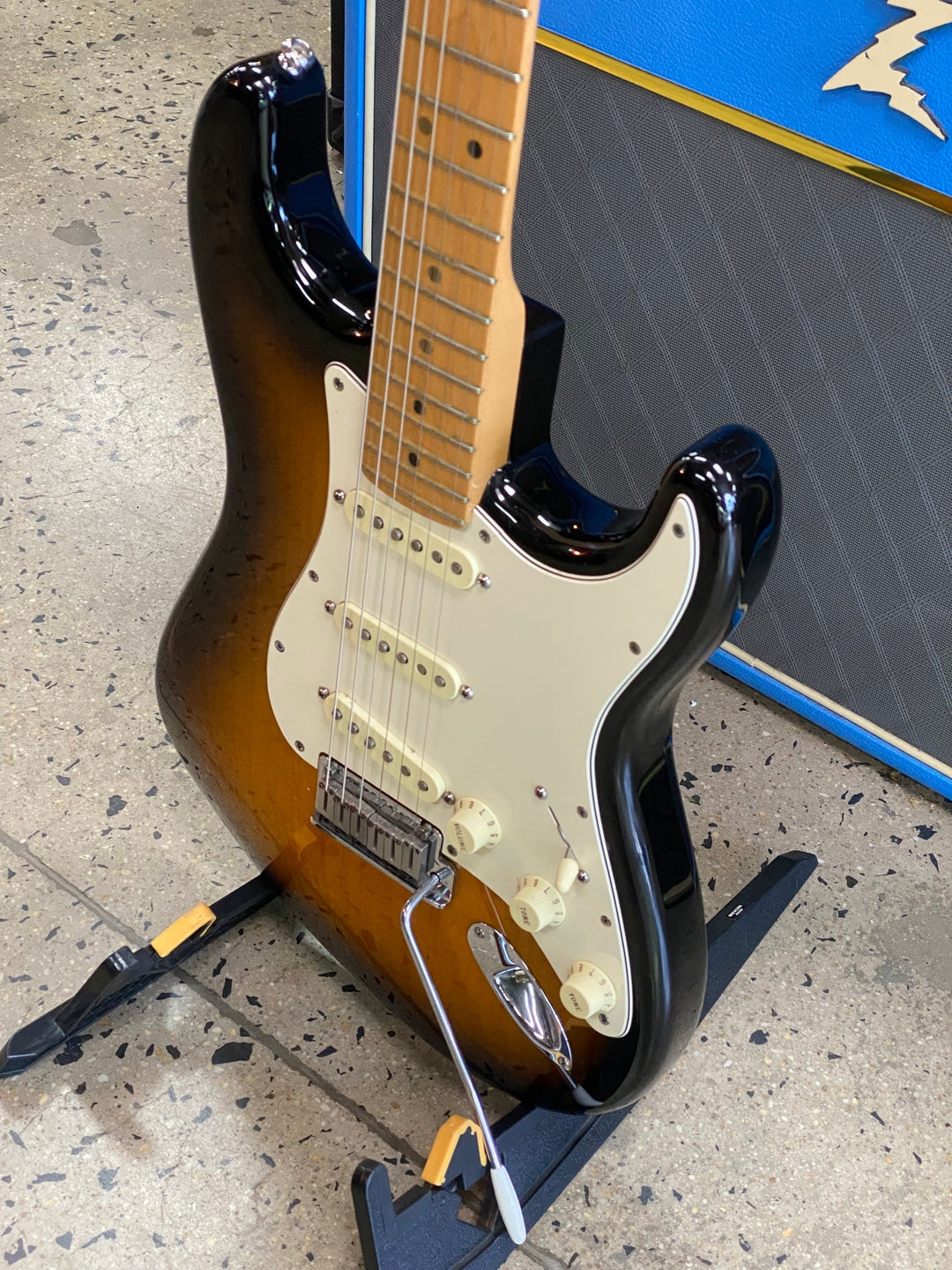 Fender 2001 American Standard Stratocaster Maple Neck 2TSB W/case **Pre Loved**