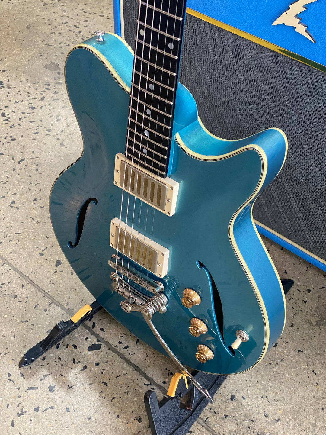 Eastman ROMEO-LA Thinline Archtop Electric Guitar P-90's Celestine Blue W/case ***Pre Loved***