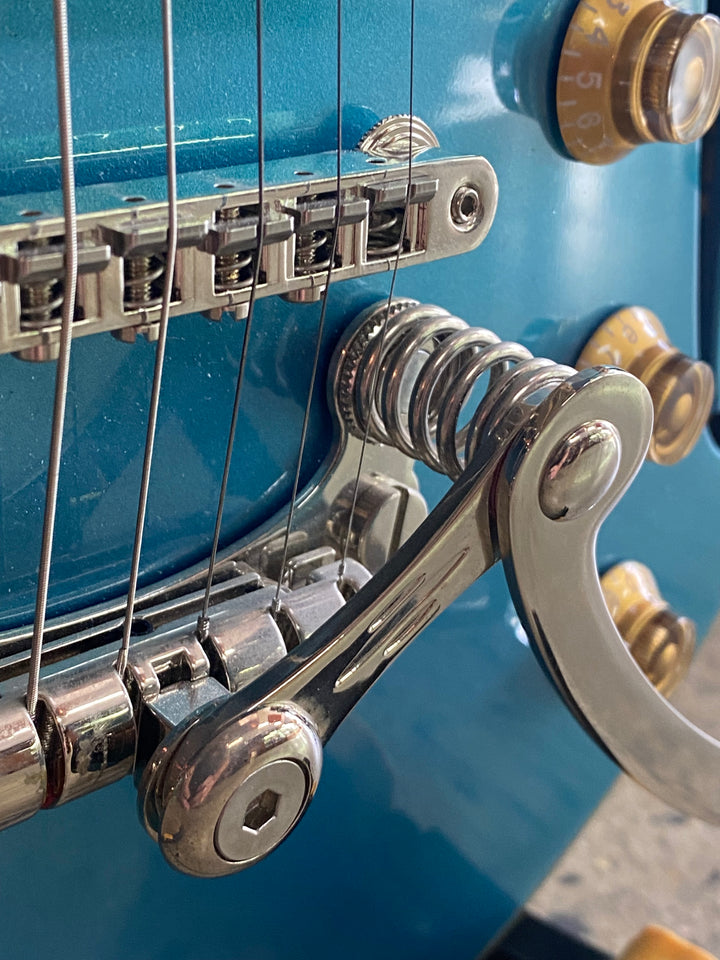 Eastman ROMEO-LA Thinline Archtop Electric Guitar P-90's Celestine Blue W/case ***Pre Loved***