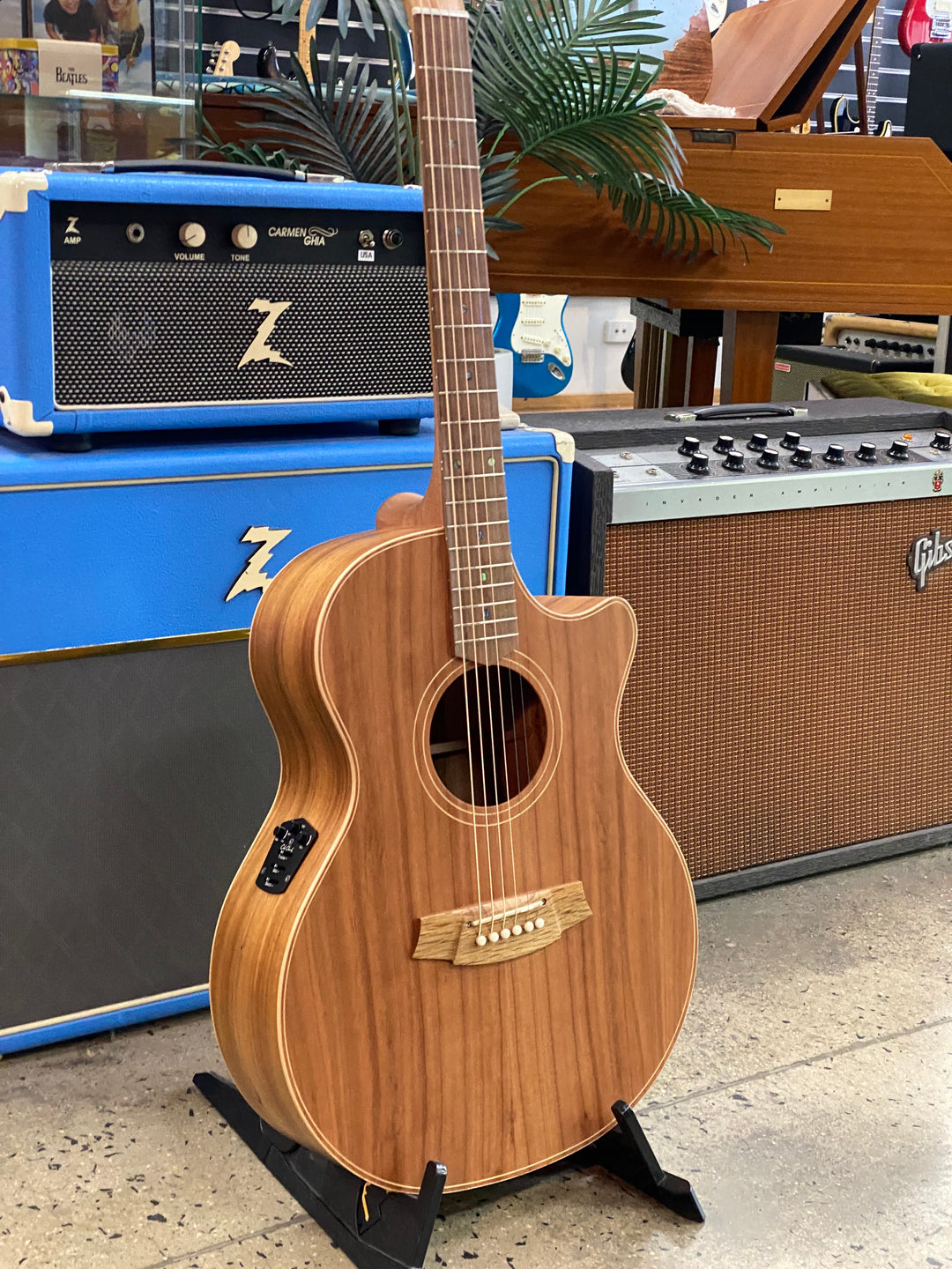 Cole Clark AN2EC Redwood top, Blackwood Back and Sides Acoustic Electric Guitar
