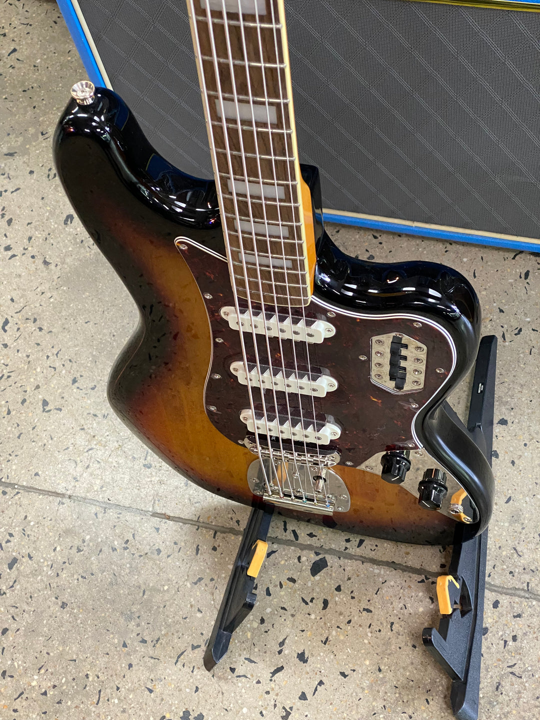 Squier 2023 Classic Vibe Bass VI w/gator Bag | Sunburst ***pre loved***