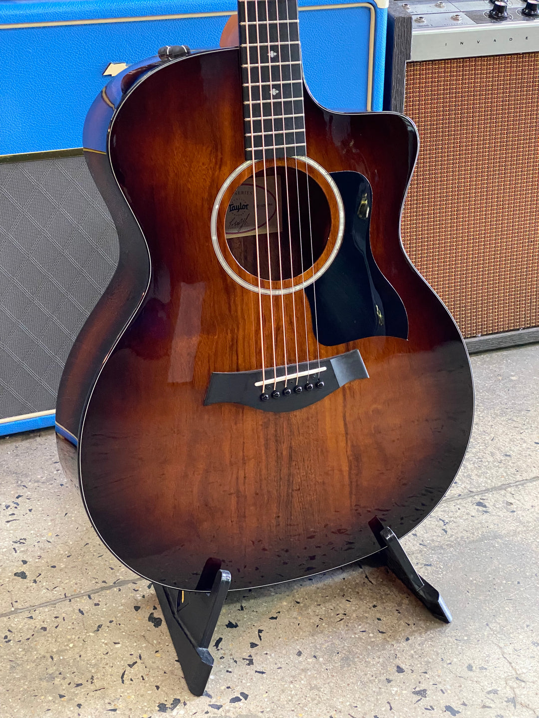 Taylor 224CE-K-DLX Acoustic Guitar w/case ***pre loved***