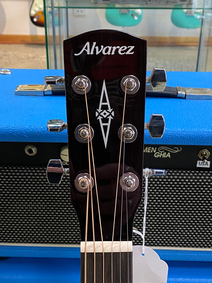 Alvarez RT26 Traveller Guitar | Natural