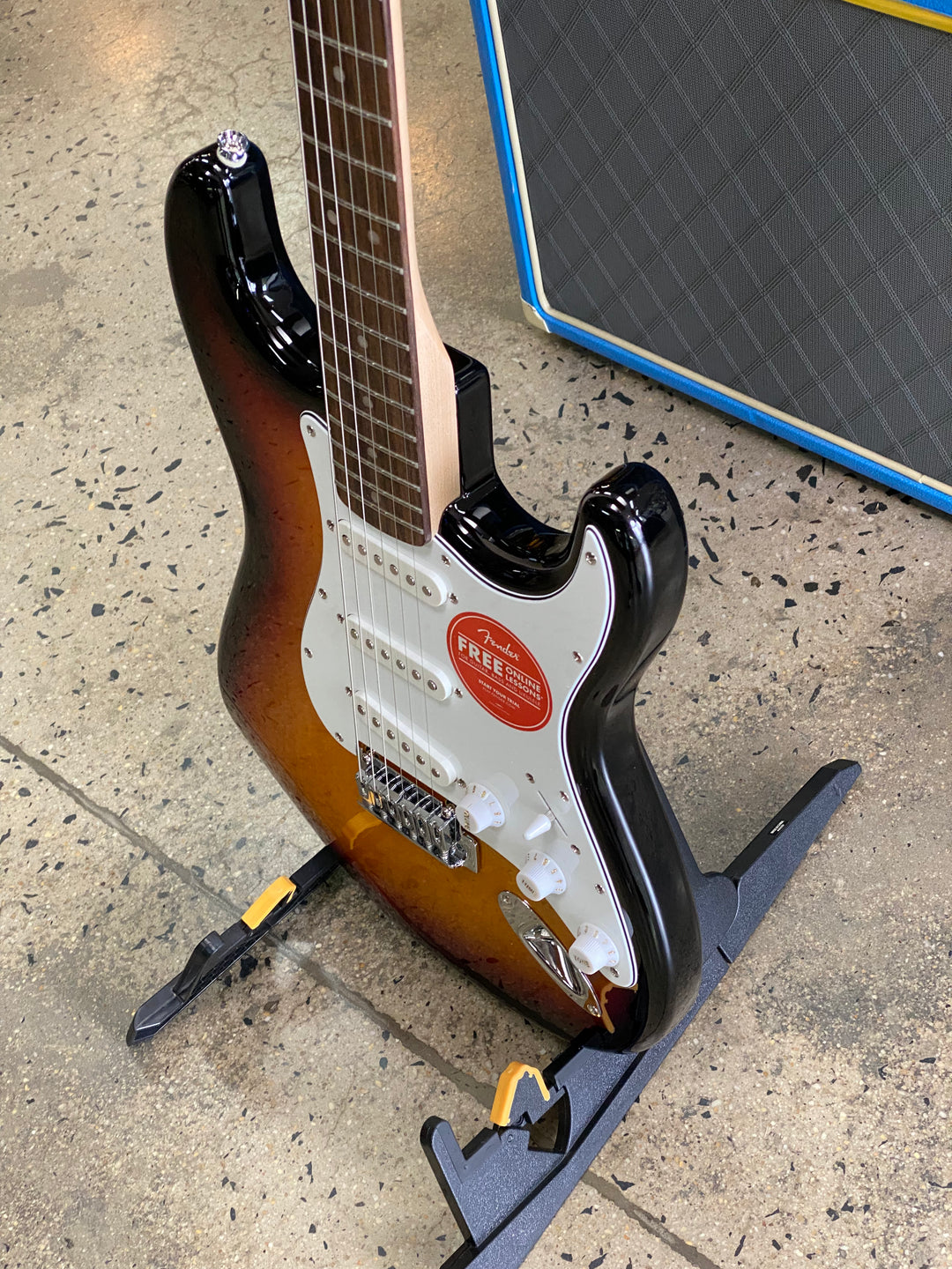 Squier Affinity Stratocaster Laurel Fingerboard | 3-colour Sunburst