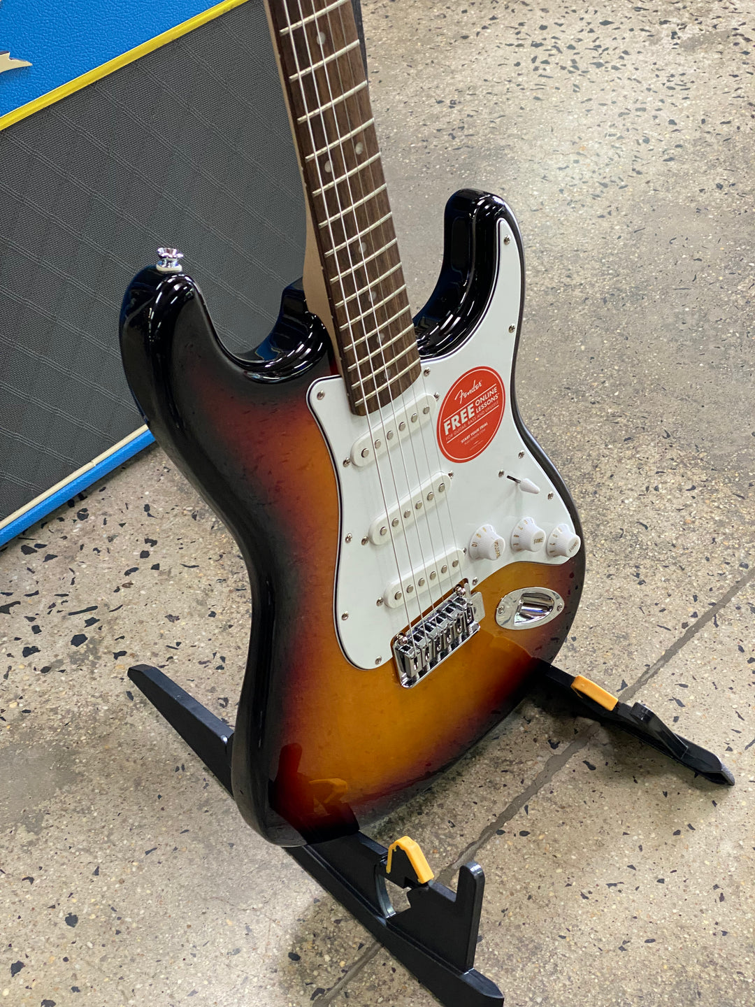 Squier Affinity Stratocaster Laurel Fingerboard | 3-colour Sunburst